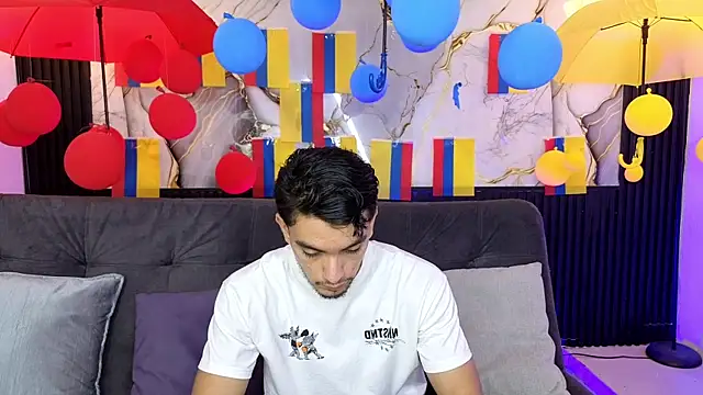 Snapshot of dante_18cm_ chatting on July 6, 12:29 am dante 18cm online show from July 6, 12:29 am