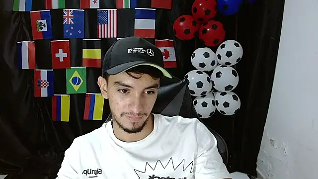 Snapshot of dante_18cm_ chatting on July 16, 12:27 am dante 18cm online show from July 16, 12:27 am
