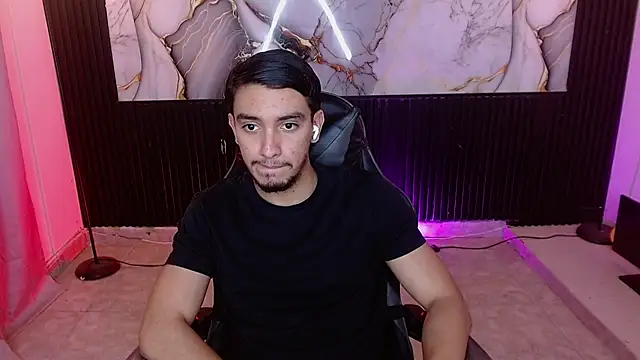 Snapshot of dante_18cm_ chatting on July 25, 12:31 am dante 18cm online show from July 25, 12:31 am