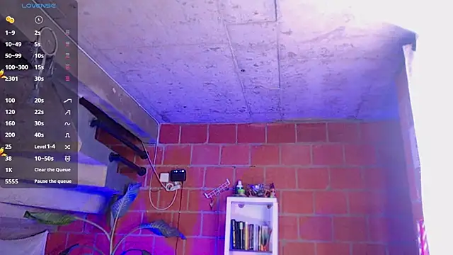 Snapshot of Valerymoon19 chatting on June 22, 5:43 pm Valerymoon19 online show from June 22, 5:43 pm