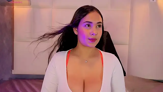 Snapshot of Violetta_rose_ chatting on April 22, 9:27 pm Violetta rose online show from April 22, 9:27 pm