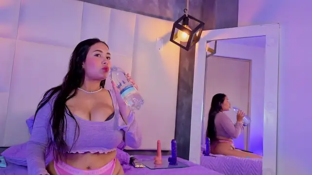 Snapshot of Violetta_rose_ chatting on April 29, 11:44 pm Violetta rose online show from April 29, 11:44 pm