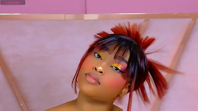 Snapshot of TiannahGlow chatting on April 29, 12:42 pm TiannahGlow online show from April 29, 12:42 pm