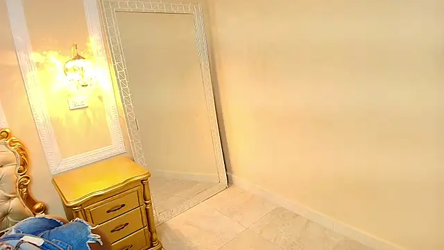 Snapshot of PaulineKosh chatting on June 24, 9:47 pm PaulineKosh online show from June 24, 9:47 pm