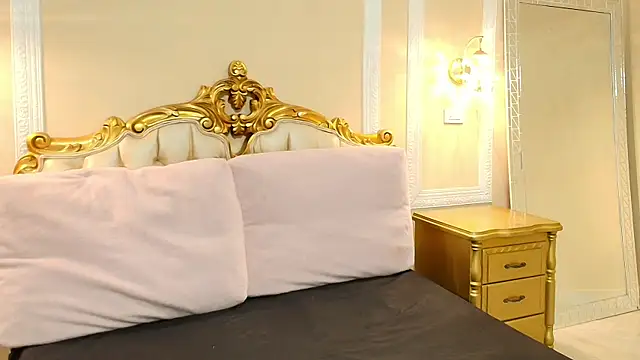 Snapshot of PaulineKosh chatting on July 4, 7:42 pm PaulineKosh online show from July 4, 7:42 pm