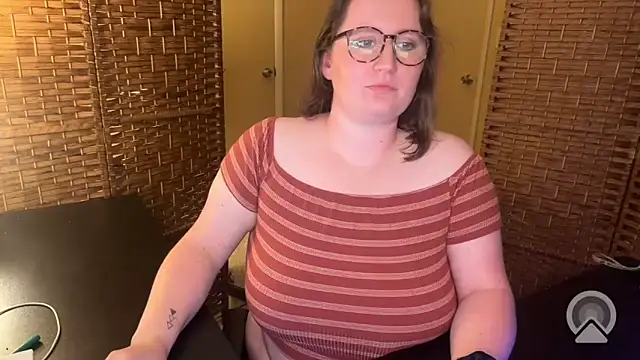 Snapshot of lucy-comes-true chatting on April 28, 7:19 pm lucy-comes-true online show from April 28, 7:19 pm