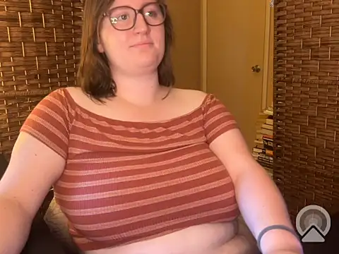 Snapshot of lucy-comes-true chatting on May 14, 2:24 pm lucy-comes-true online show from May 14, 2:24 pm