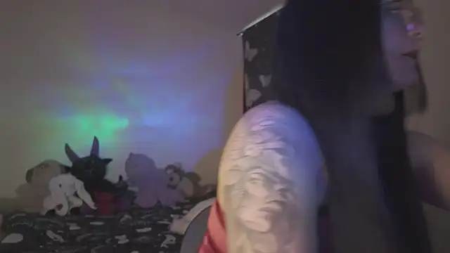 Snapshot of atena_hill_ chatting on April 29, 8:26 pm atena hill online show from April 29, 8:26 pm