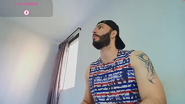 Snapshot of tommel_bailey chatting on May 18, 12:22 pm tommel bailey online show from May 18, 12:22 pm