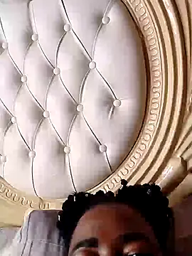 Snapshot of Sweetness_dreams chatting on May 19, 8:20 am Sweetness dreams online show from May 19, 8:20 am