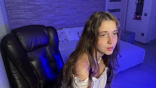 Snapshot of Tiana_Belle chatting on July 14, 2:05 am Tiana Belle online show from July 14, 2:05 am