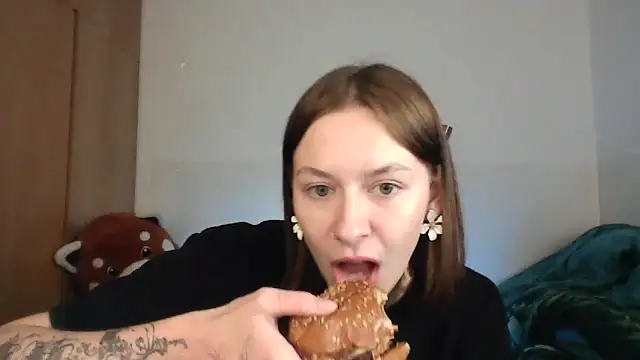 JuicyErika online show from May 3, 10:05 pm
