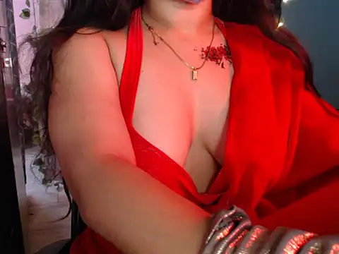 Snapshot of Myra_Luxe chatting on May 23, 3:01 am Myra Luxe online show from May 23, 3:01 am
