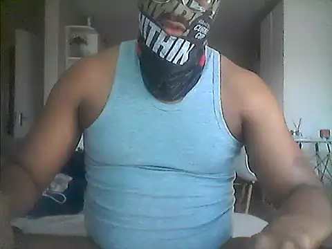 Snapshot of LunjeSA chatting on July 1, 9:22 am LunjeSA online show from July 1, 9:22 am