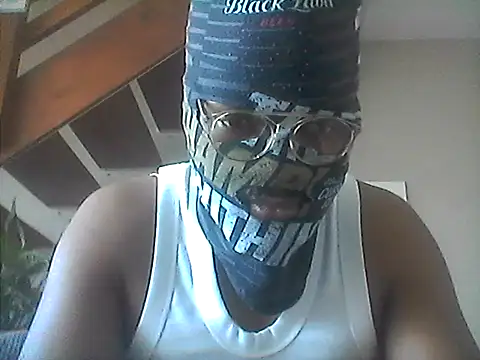 Snapshot of LunjeSA chatting on July 15, 11:48 am LunjeSA online show from July 15, 11:48 am