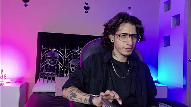 Snapshot of Vergil_Noir_ chatting on June 3, 4:15 am Vergil Noir online show from June 3, 4:15 am