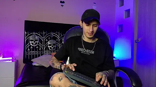 Snapshot of Vergil_Noir_ chatting on June 4, 4:07 am Vergil Noir online show from June 4, 4:07 am