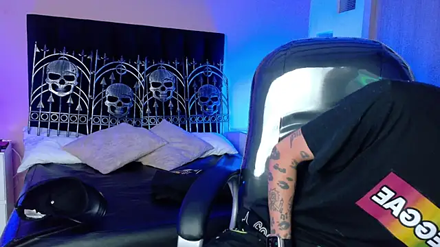Snapshot of Vergil_Noir_ chatting on June 5, 4:19 am Vergil Noir online show from June 5, 4:19 am