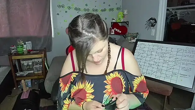 Snapshot of DelilaFields2 chatting on June 6, 1:32 am DelilaFields2 online show from June 6, 1:32 am