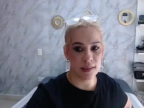 Snapshot of electra_gold chatting on May 6, 7:19 pm electra gold online show from May 6, 7:19 pm