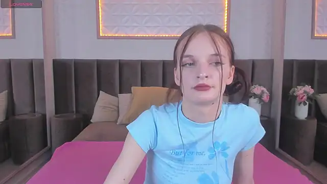 Snapshot of AliciaCore chatting on June 12, 8:41 pm AliciaCore online show from June 12, 8:41 pm