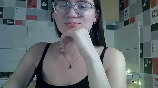 Miss Tinakiss online show from April 22, 3:35 pm