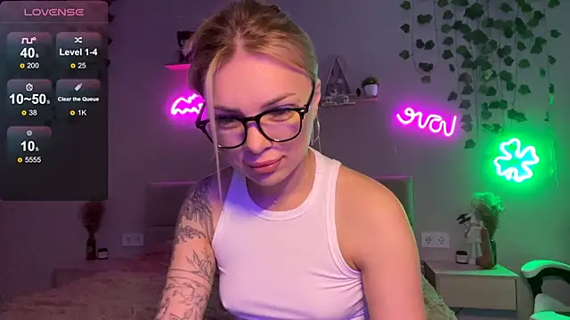 Snapshot of CandyRass chatting on May 26, 7:26 am CandyRass online show from May 26, 7:26 am