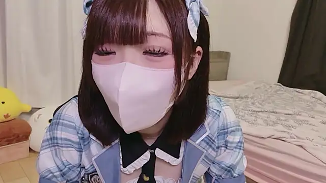 Snapshot of hiyo0001 chatting on May 30, 1:30 pm hiyo0001 online show from May 30, 1:30 pm