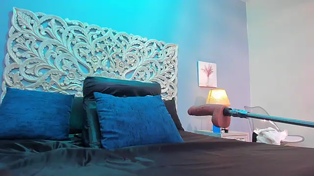 Snapshot of Sabrinna_fox chatting on June 11, 12:32 am Sabrinna fox online show from June 11, 12:32 am