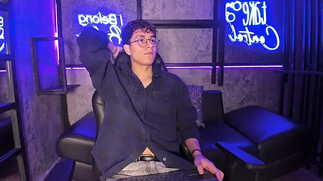 AngeloBellini online show from April 28, 12:54 pm