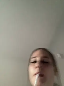 Snapshot of Poppylooloo chatting on June 8, 7:14 pm Poppylooloo online show from June 8, 7:14 pm