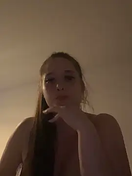 Snapshot of Poppylooloo chatting on June 16, 7:05 pm Poppylooloo online show from June 16, 7:05 pm