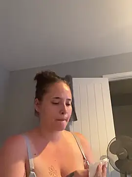 Snapshot of Poppylooloo chatting on July 5, 1:07 pm Poppylooloo online show from July 5, 1:07 pm