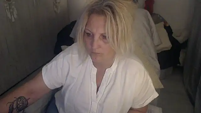 Divineblond online show from April 15, 7:32 pm