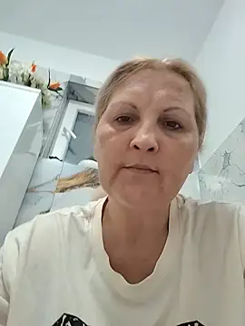 Snapshot of Divineblond chatting on April 25, 8:28 pm Divineblond online show from April 25, 8:28 pm