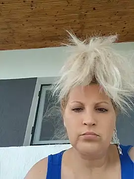 Snapshot of Divineblond chatting on May 12, 10:34 am Divineblond online show from May 12, 10:34 am