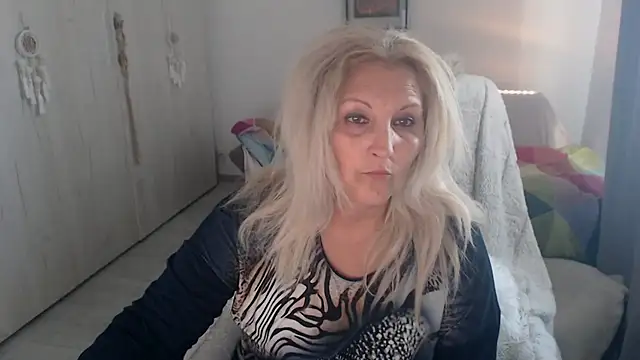 Snapshot of Divineblond chatting on May 14, 3:08 pm Divineblond online show from May 14, 3:08 pm