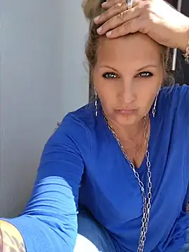 Snapshot of Divineblond chatting on May 15, 1:40 pm Divineblond online show from May 15, 1:40 pm