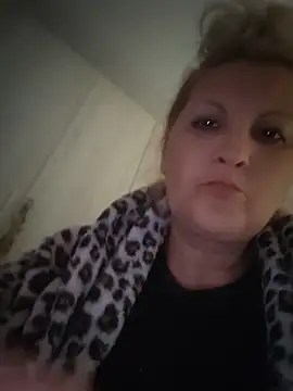 Snapshot of Divineblond chatting on May 19, 7:42 pm Divineblond online show from May 19, 7:42 pm