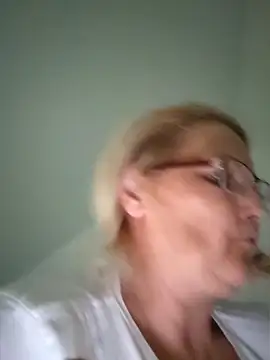 Snapshot of Divineblond chatting on May 22, 4:23 pm Divineblond online show from May 22, 4:23 pm