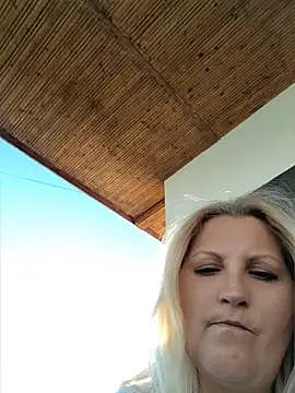 Snapshot of Divineblond chatting on May 26, 4:47 pm Divineblond online show from May 26, 4:47 pm