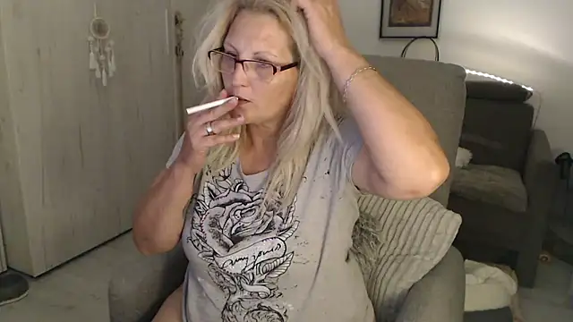 Snapshot of Divineblond chatting on May 27, 11:35 pm Divineblond online show from May 27, 11:35 pm