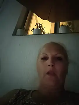 Snapshot of Divineblond chatting on July 2, 7:31 pm Divineblond online show from July 2, 7:31 pm