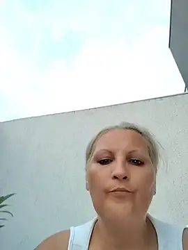 Snapshot of Divineblond chatting on July 3, 6:14 pm Divineblond online show from July 3, 6:14 pm