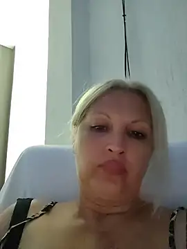 Snapshot of Divineblond chatting on July 8, 6:34 pm Divineblond online show from July 8, 6:34 pm