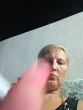 Snapshot of Divineblond chatting on July 14, 7:52 pm Divineblond online show from July 14, 7:52 pm