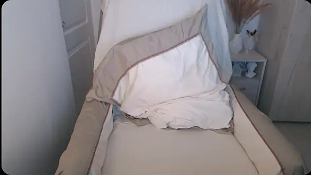 Snapshot of Divineblond chatting on July 19, 11:08 pm Divineblond online show from July 19, 11:08 pm
