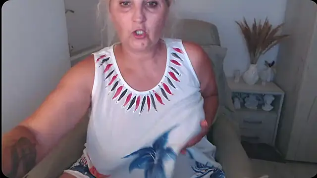 Snapshot of Divineblond chatting on July 20, 10:01 pm Divineblond online show from July 20, 10:01 pm