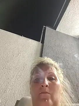Snapshot of Divineblond chatting on July 21, 7:05 pm Divineblond online show from July 21, 7:05 pm