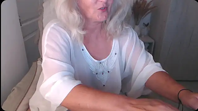 Snapshot of Divineblond chatting on July 24, 11:36 pm Divineblond online show from July 24, 11:36 pm